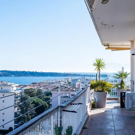 Rooftop Sea View Close To Center شقة