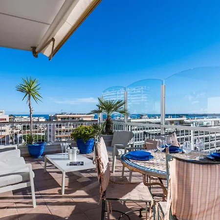 Rooftop Sea View Close To Center شقة